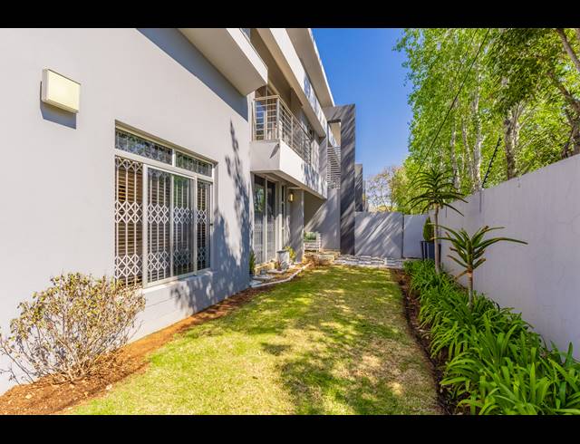 3 BEDROOM TOWNHOUSE FOR SALE IN BRYANSTON